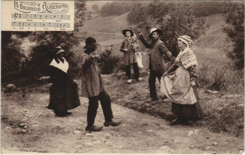 Carte postale ancienne La Bourreio d'Aubergno - Folklore