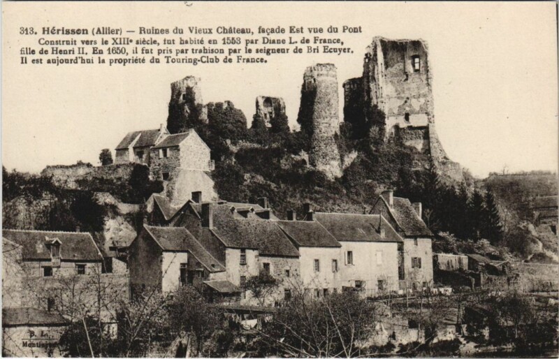 Carte postale ancienne Herisson Ruines du Vieux Chateau