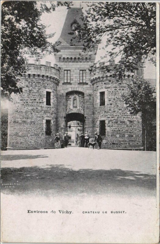 Carte postale ancienne Busset Chateau de Busset à Busset
