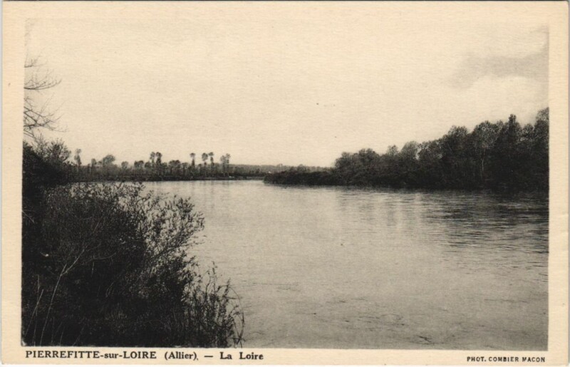 Carte postale ancienne Pierrefitte-sur-Loire La Loire à Pierrefitte-sur-Loire