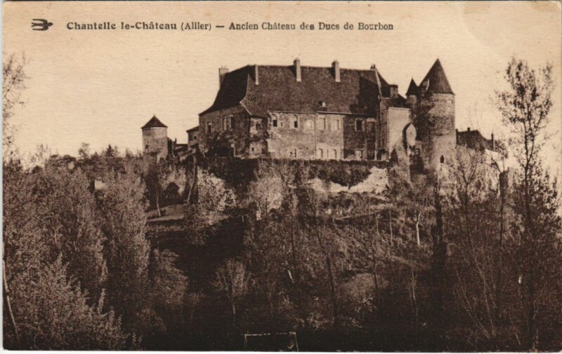 Carte postale ancienne Chantelle-le-Chateau Ancien Chateau des Ducs de Bourbon à Chantelle