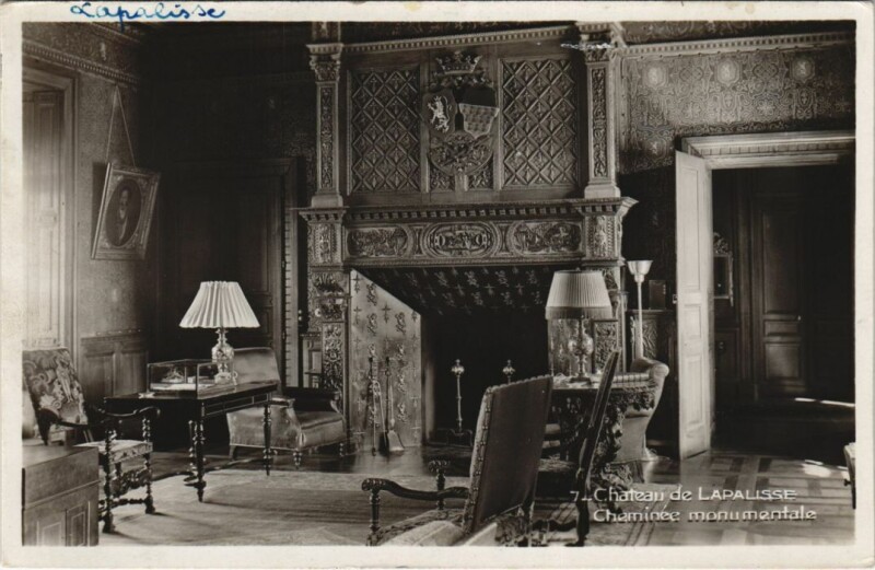 Carte postale ancienne Lapalisse Chateau de Lapalisse - Cheminee Monumentale à Lapalisse
