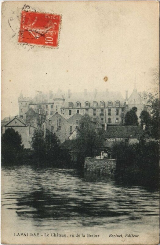 Carte postale ancienne Lapalisse Le Chateau - Vu de la Besbre à Lapalisse