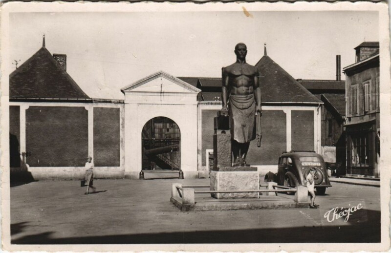 Carte postale ancienne Commentry Place Martenot et Entree de l'Usine à Commentry