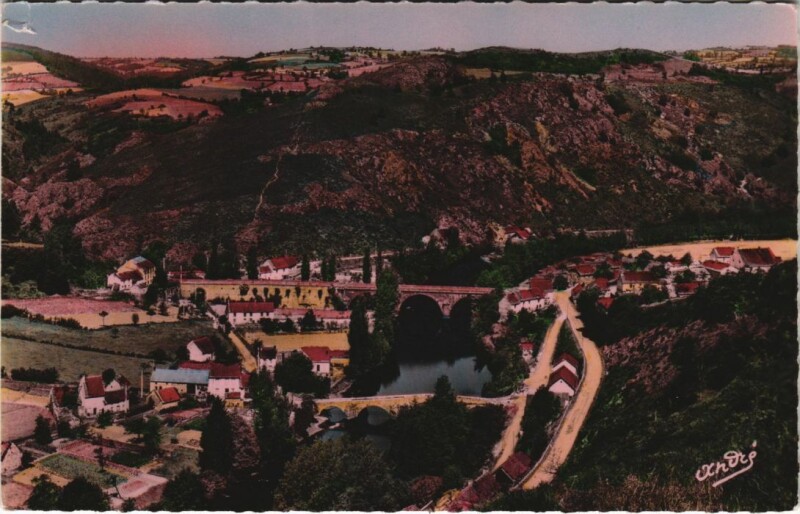 Carte postale ancienne Gorges de Chouvigny - La Sioule aux Ponts de Menat à Chouvigny