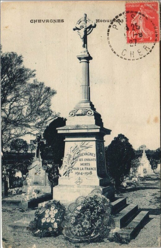 Carte postale ancienne Chevagnes Monument à Chevagnes