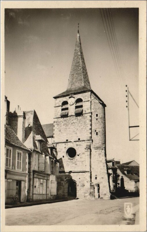 Carte postale ancienne Herisson Vieux Clocher