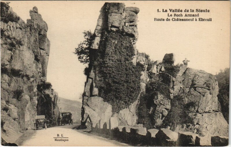 Carte postale ancienne La Vallee de la Sioule - Le Roch Armand