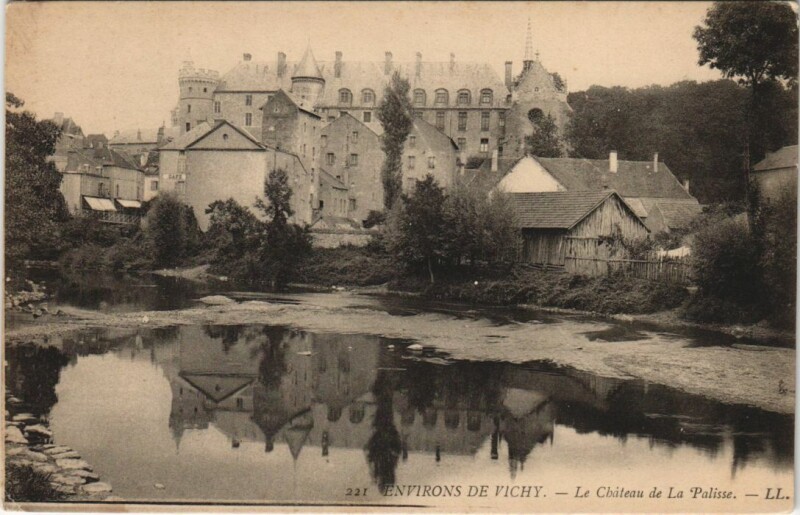 Carte postale ancienne Vichy Environs - Le Chateau de La Palisse à Vichy