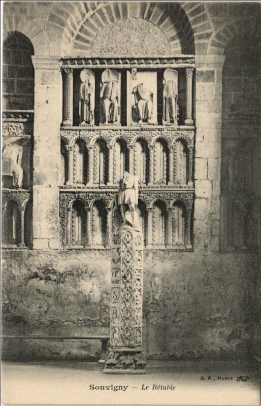 Carte postale ancienne Souvigny Le Retable à Souvigny