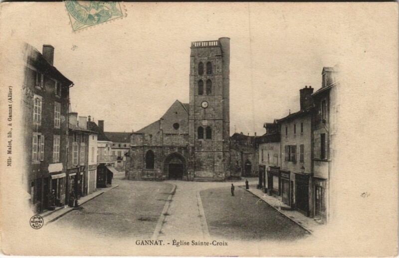 Carte postale ancienne Gannat Eglise Sainte-Croix à Gannat