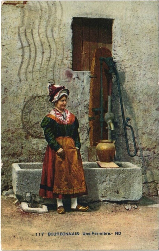 Carte postale ancienne Bourbonnais - Une Fermiere