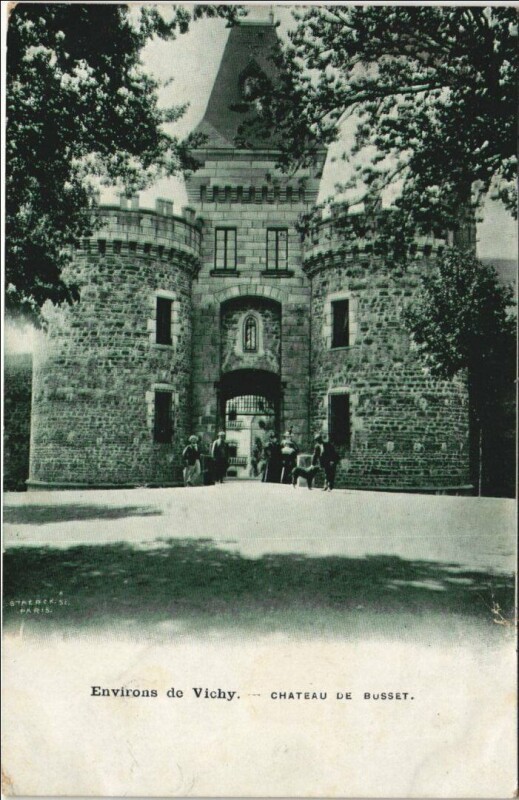 Carte postale ancienne Busset Chateau de Busset à Busset