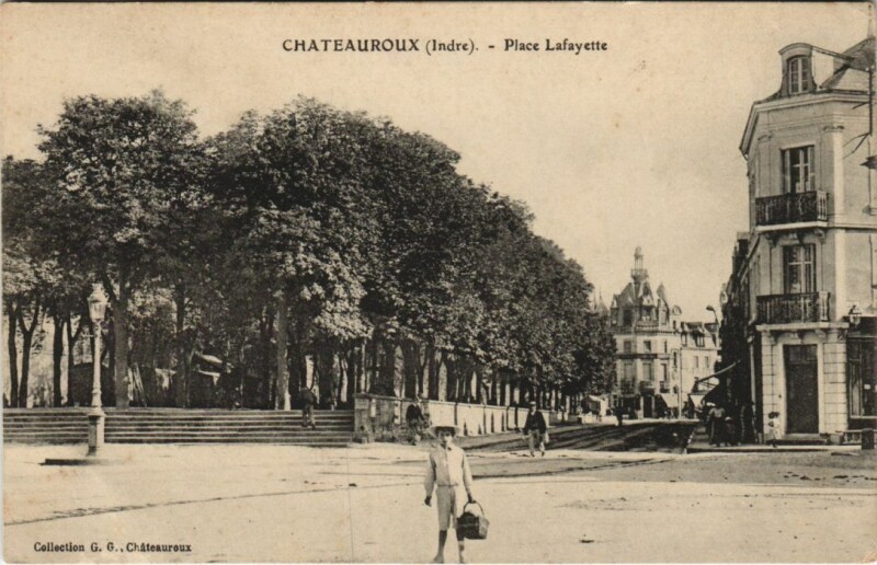 Carte postale ancienne Chateauroux Place Lafayette France