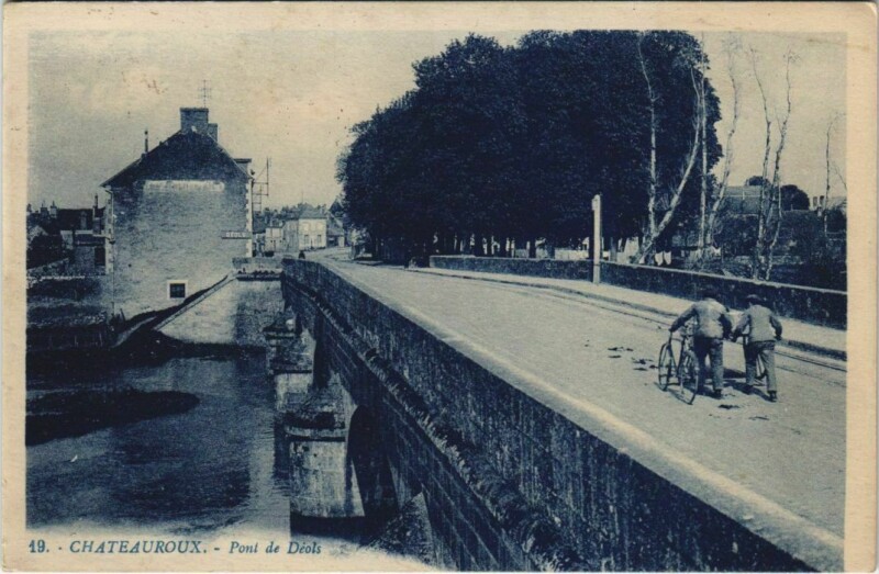 Carte postale ancienne Chateauroux Pont de Deols France