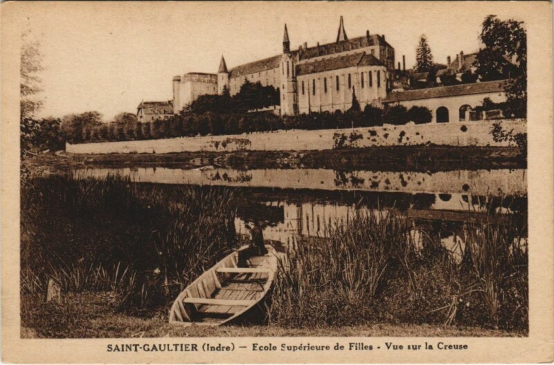 Carte postale ancienne Saint-Gaultier Ecole Superieure de Filles France à Saint-Gaultier