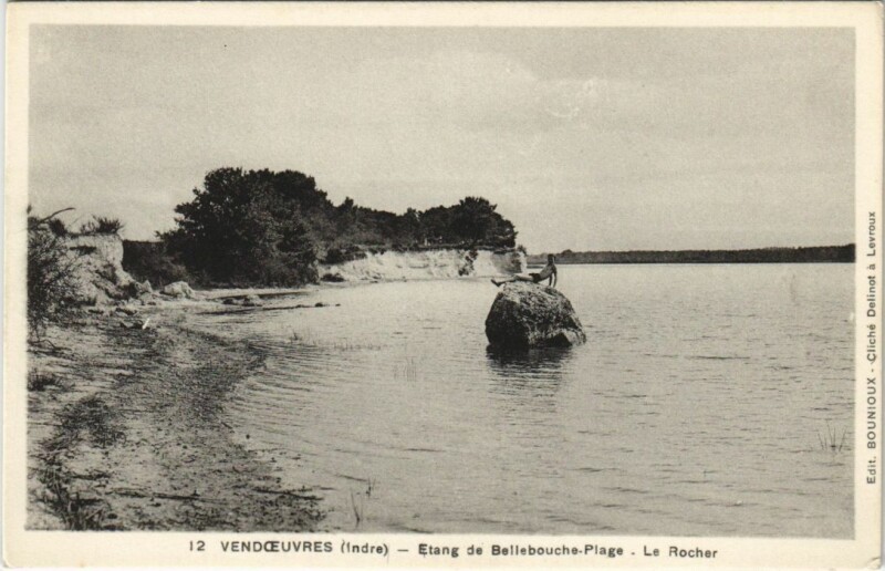 Carte postale ancienne Vendoeuvres Etang de Bellebouche-Plage France à Vendoeuvres