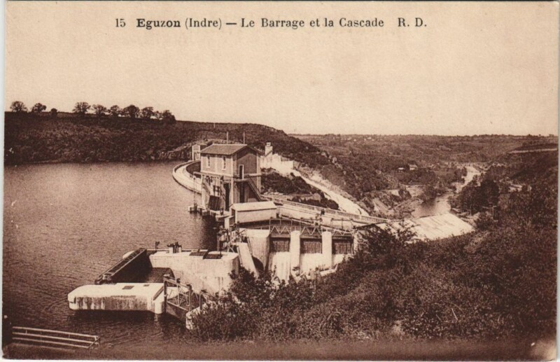 Carte postale ancienne Eguzon Le Barrage et la Cascade France