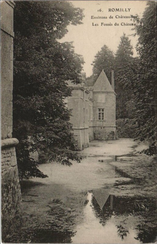 Carte postale ancienne Romilly Les Fosses du Chateau