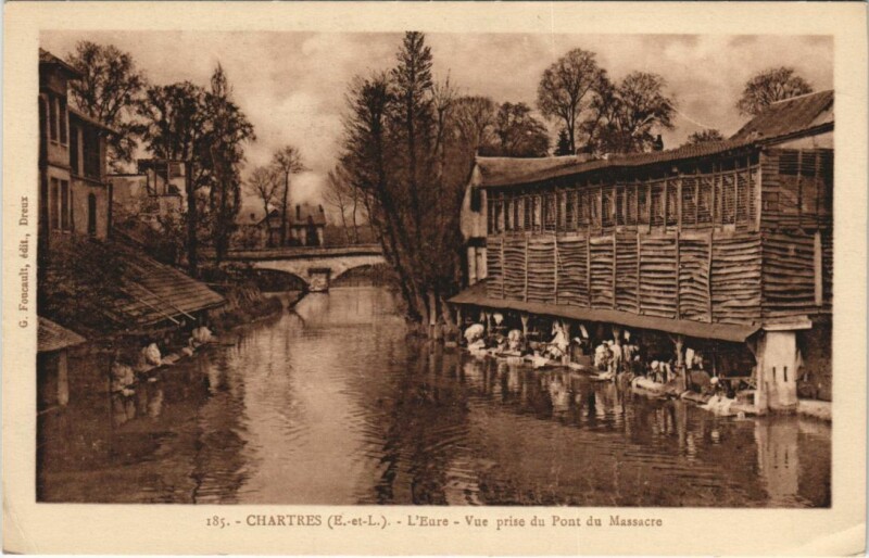 Carte postale ancienne Chartres L'Eure - Vue prise du Pont du Massacre à Chartres