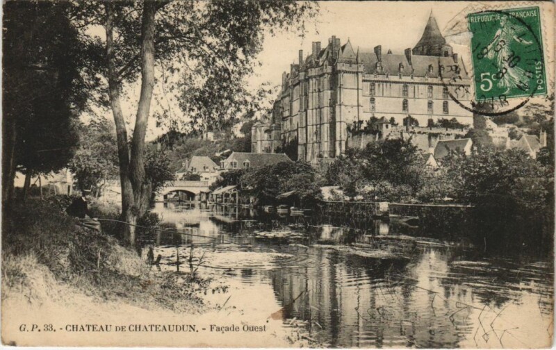Carte postale ancienne Chateaudun Chateau - Facade Ouest