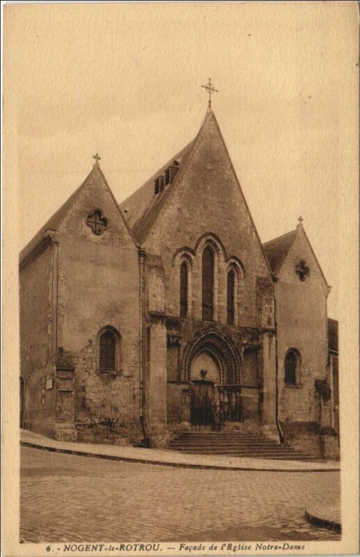 Carte postale ancienne Nogent-le-Rotrou Facade de l'Eglise Notre-Dame à Nogent-le-Rotrou