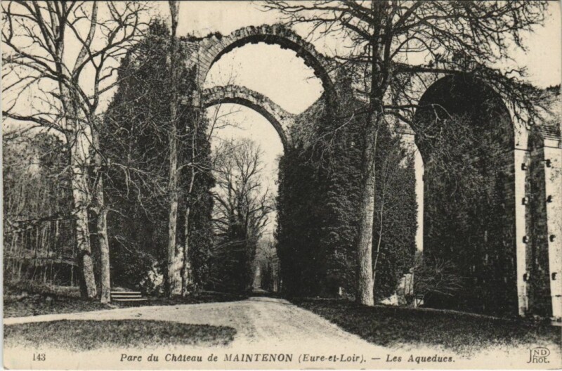 Carte postale ancienne Maintenon Pard du Chateau de Maintenon - Les Aqueducs à Maintenon