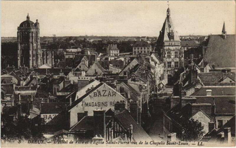 Carte postale ancienne Dreux L'Hotel de Ville et l'Eglise Saint-Pierre à Dreux