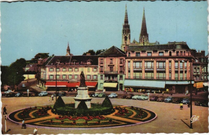 Carte postale ancienne Chartres Place des Epars à Chartres