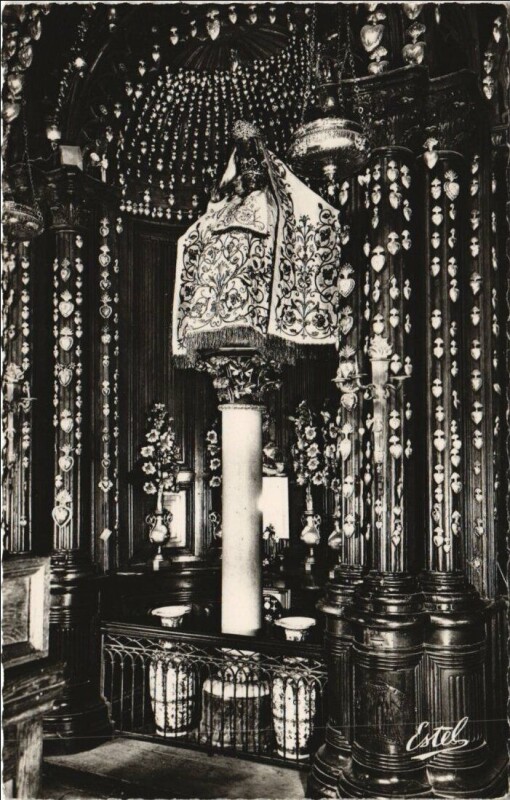 Carte postale ancienne Chartres La Cathedrale - La Vierge du Pilier à Chartres
