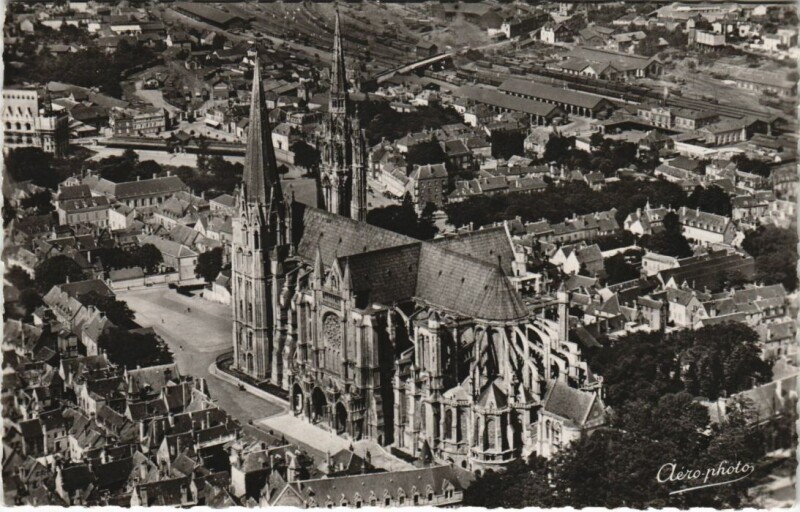 Carte postale ancienne Chartres La Cathedrale à Chartres