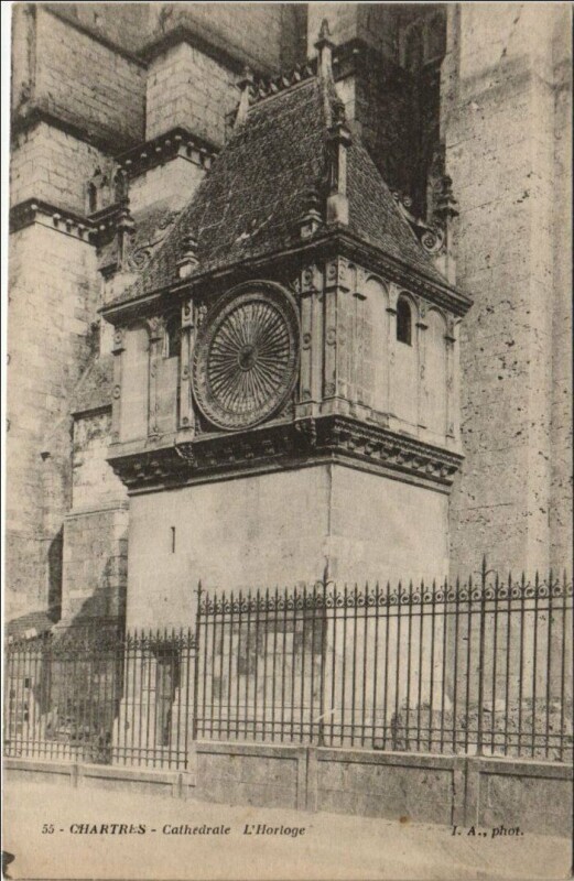 Carte postale ancienne Chartres Cathedrale - L'Horloge à Chartres