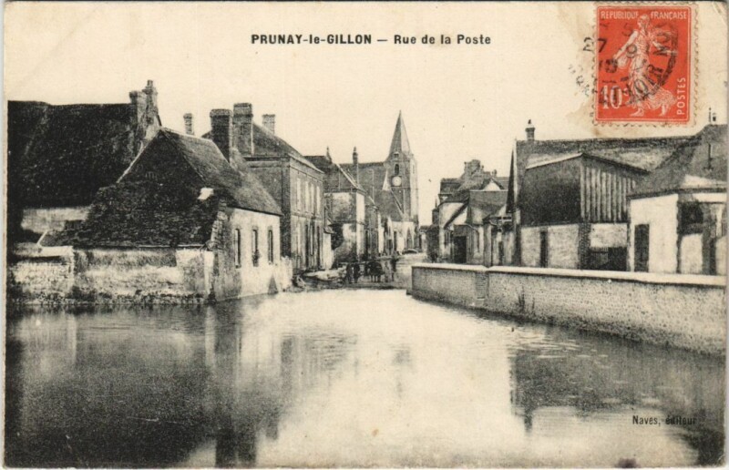 Carte postale ancienne Prunay-le-Gillon Rue de la Poste à Prunay-le-Gillon