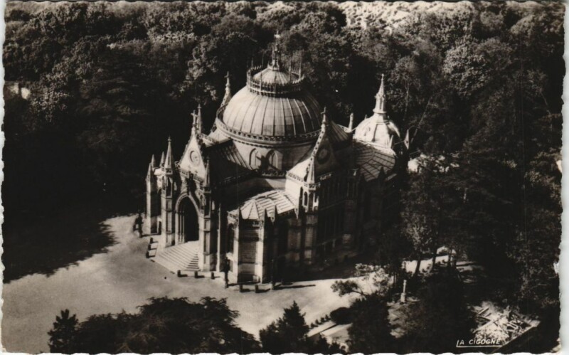 Carte postale ancienne Dreux La Chapelle Royale à Chapelle-Royale