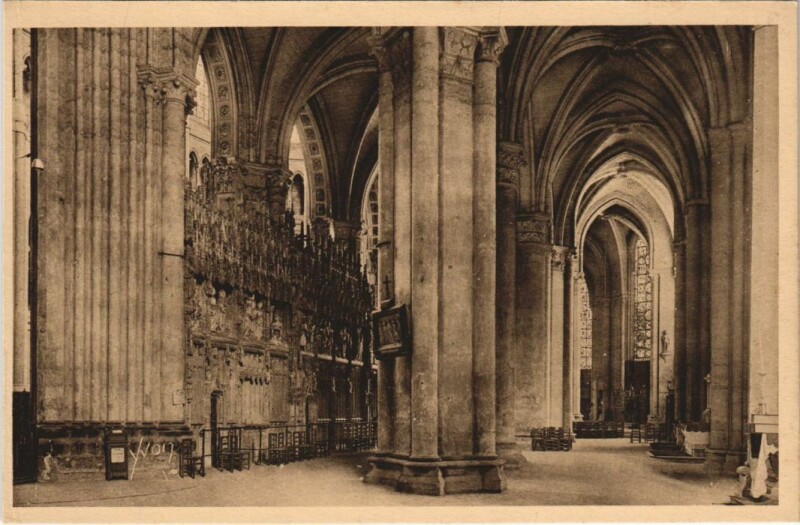 Carte postale ancienne Chartres Interieur de la Cathedrale - Le Deambulatoire à Chartres