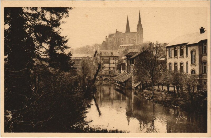 Carte postale ancienne Chartres L'Eure et la Cathedrale à Chartres