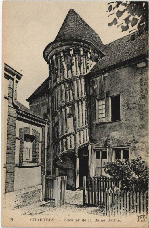 Carte postale ancienne Chartres Escalier de la Reine Berthe à Chartres