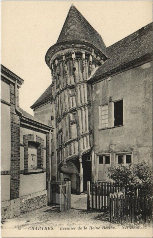 Carte postale ancienne Chartres Escalier de la Reine Berthe à Chartres