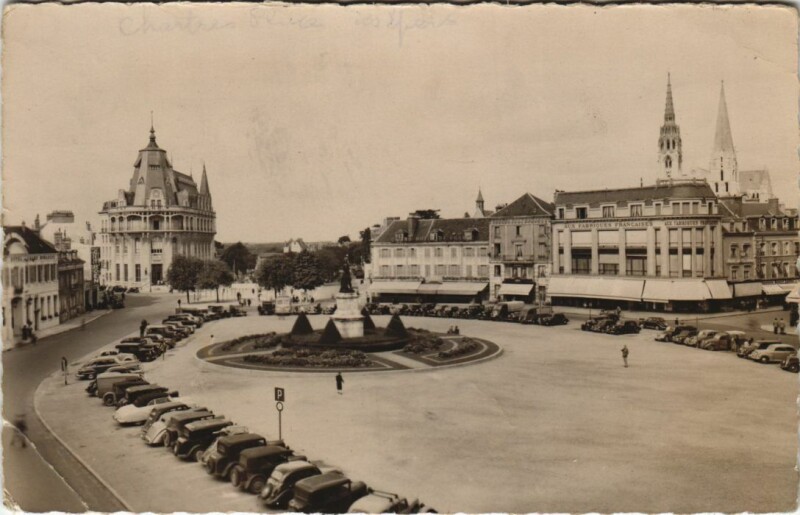 Carte postale ancienne Chartres Place des Epars à Chartres