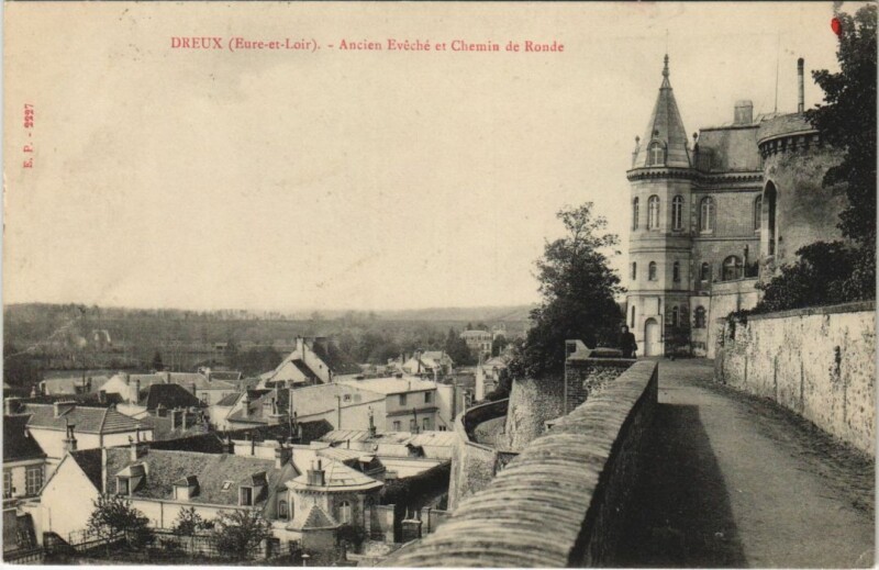 Carte postale ancienne Dreux Ancien Eveche et Chemin de Ronde à Dreux