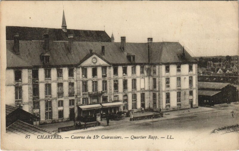 Carte postale ancienne Chartres Caserne du 13. Cuirassiers - Quartier Rapp à Chartres