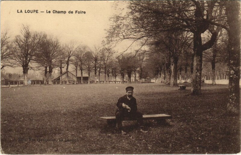 Carte postale ancienne La Loupe Le Champ de Foire à La Loupe