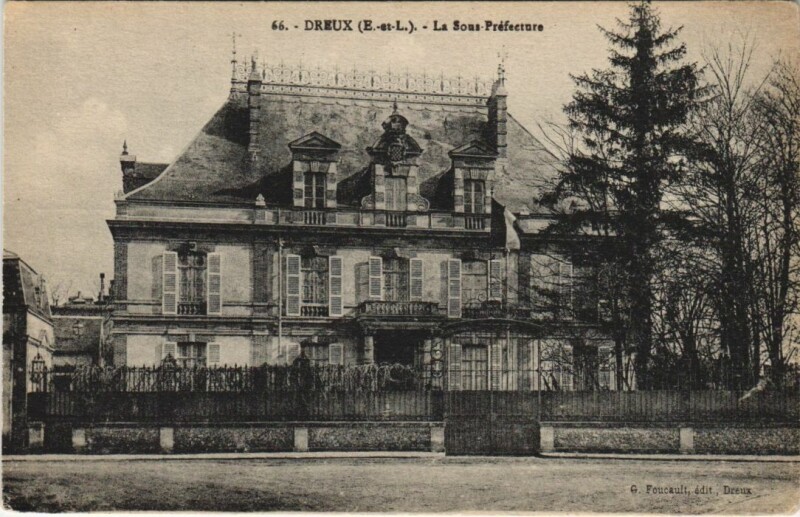 Carte postale ancienne Dreux La Sous-Prefecture à Dreux