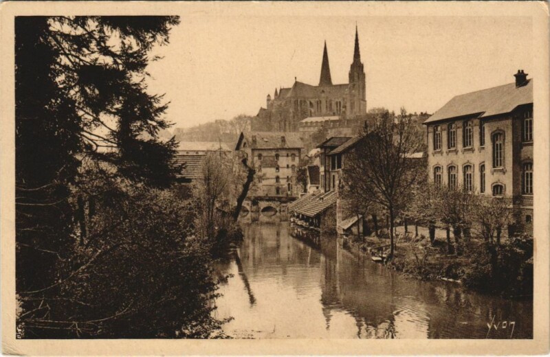 Carte postale ancienne Chartres L'Eure et la Cathedrale à Chartres