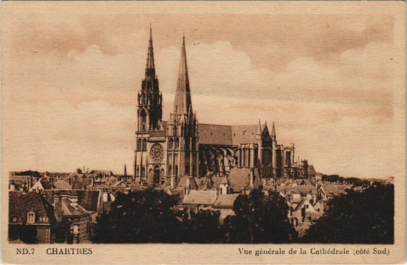 Carte postale ancienne Chartres Vue Generale de la Cathedrale - Cote Sud à Chartres