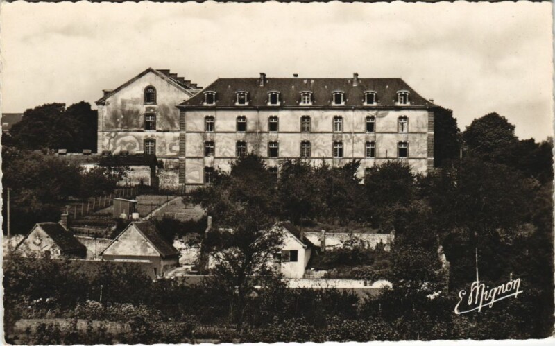 Carte postale ancienne Dreux Caserne de Billy à Dreux