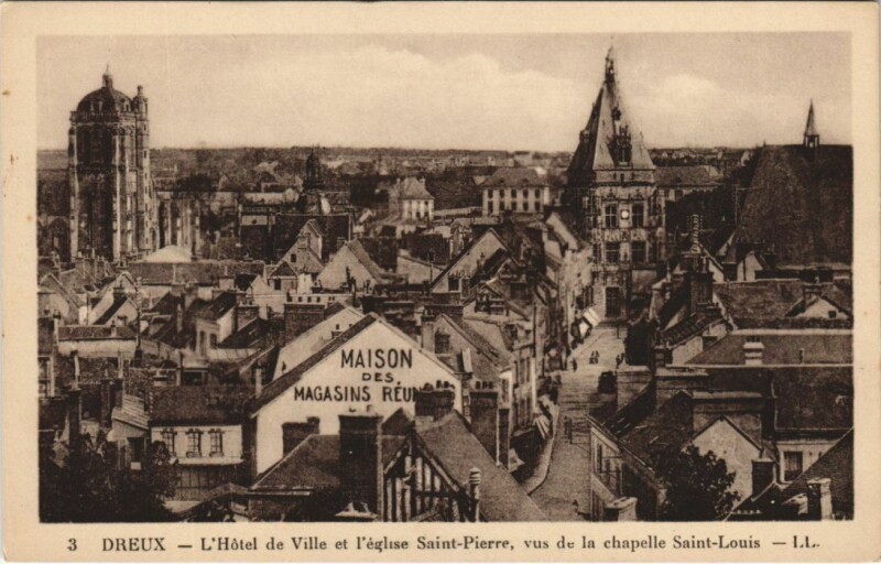 Carte postale ancienne Dreux L'Hotel de Ville et l'Eglise Saint-Pierre à Dreux