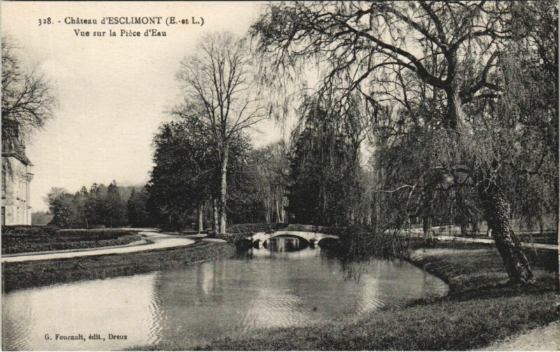 Carte postale ancienne Chateau d'Esclimont - Vue sur la Piece d'Eau