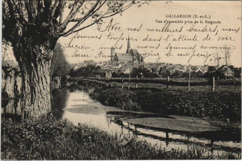 Carte postale ancienne Gallardon Vue d'Ensemble prise de la Baignade à Gallardon