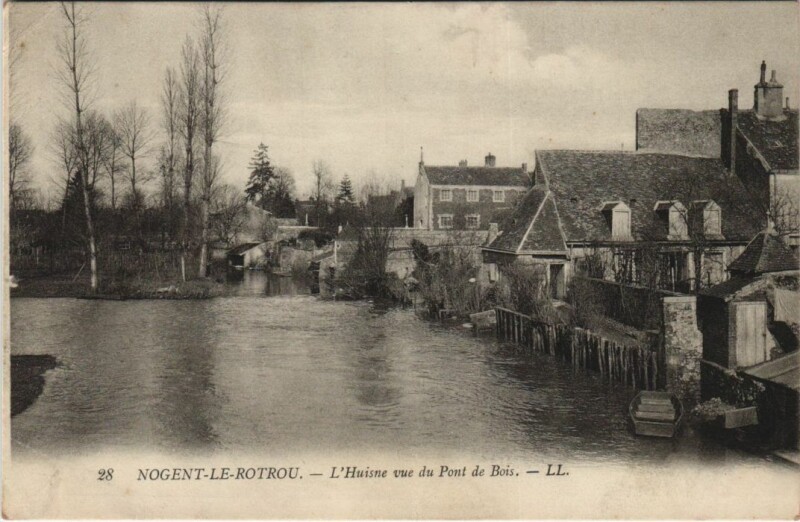 Carte postale ancienne Nogent-le-Rotrou L'Huisne Vue du Pont de Bois à Nogent-le-Rotrou